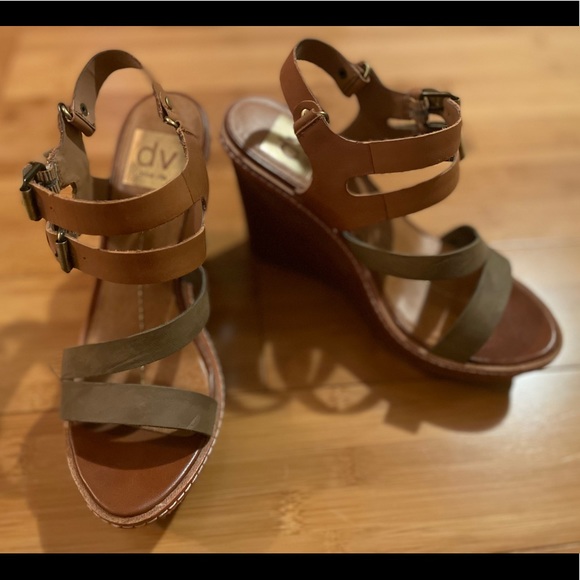 Dolce Vita Jobin Wedge Sandal - Picture 1 of 10